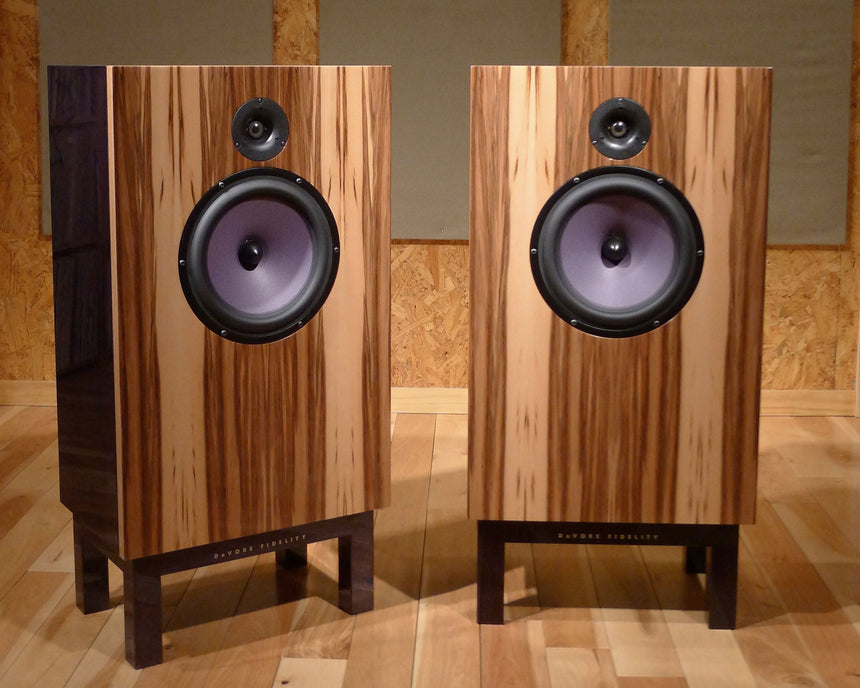 DeVore Fidelity Orangutan O/96 // New / Speakers / Lace Walnut / Hand Polished Gloss