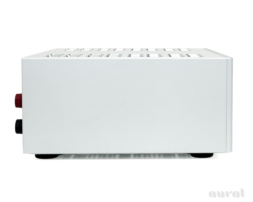 Luxman M-900U // Preowned / Solid State Stereo Amplifier