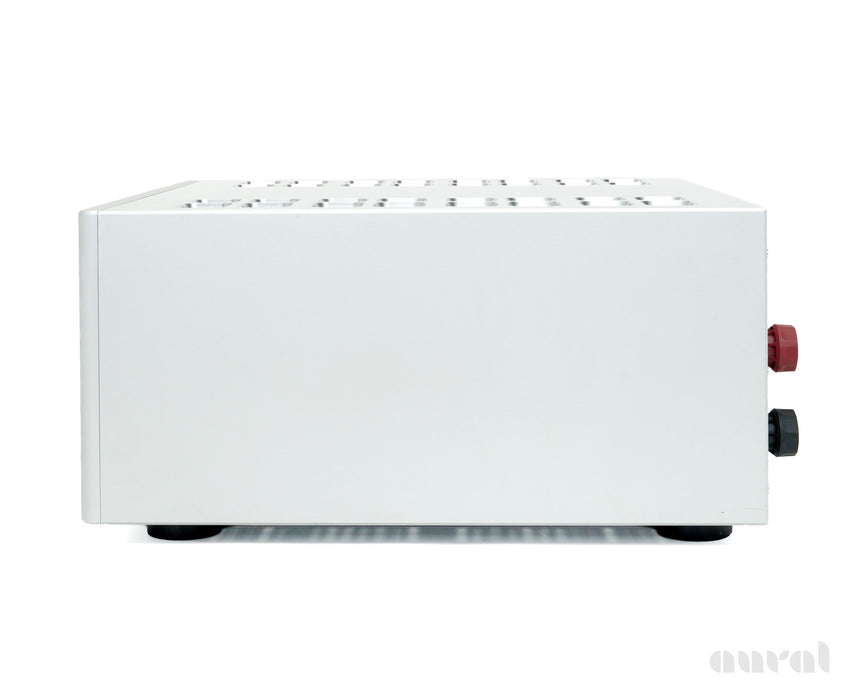Luxman M-900U // Preowned / Solid State Stereo Amplifier